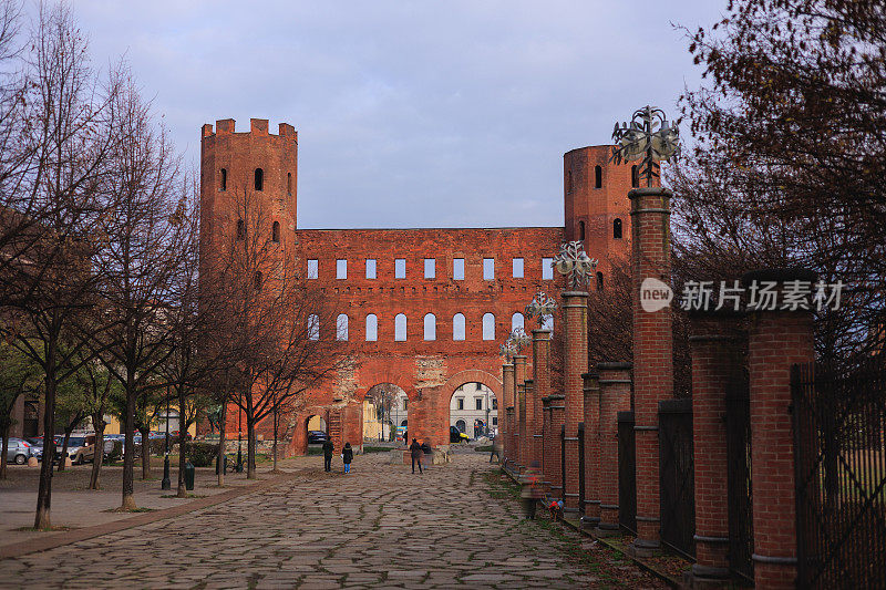 都灵街头生活Palatine Gate